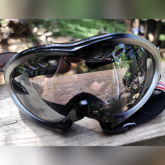 SMITH Optics beautiful gently used gray/black goggles - Picture 2 of 7